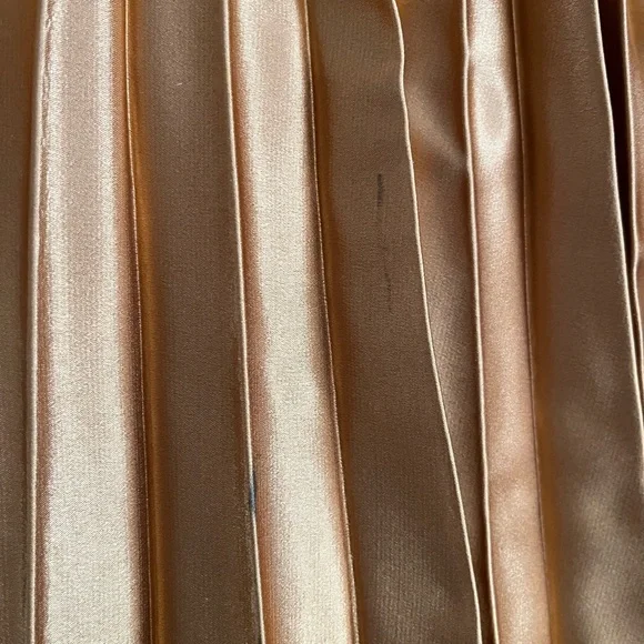 Beautiful Vertigo gold shimmery skirt - Picture 9 of 9